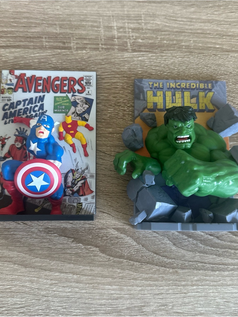 Marvel Incredible Hulk & Avengers Captain America 3D Comic Standee LootCrate